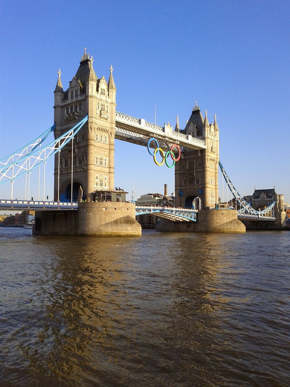 the tower bridge is shown in this photo